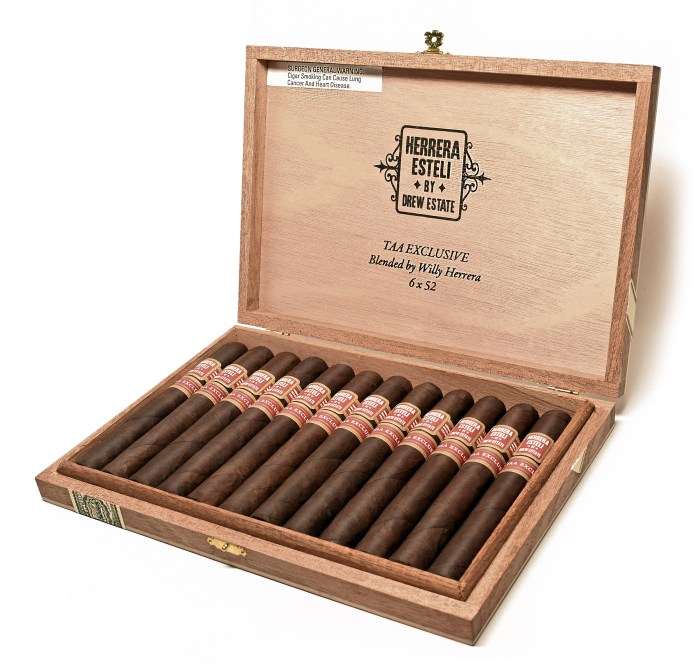 Herrera-Esteli_6x52_TAA_Box_Open_01