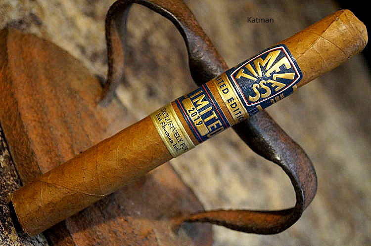 Nat Sherman Timeless Sterling Robusto 4"3/4 * 50 - Artisan Cigars And Hand-Rolled Blends – Timeless Flavors And Refined Smoking Experiences Australia